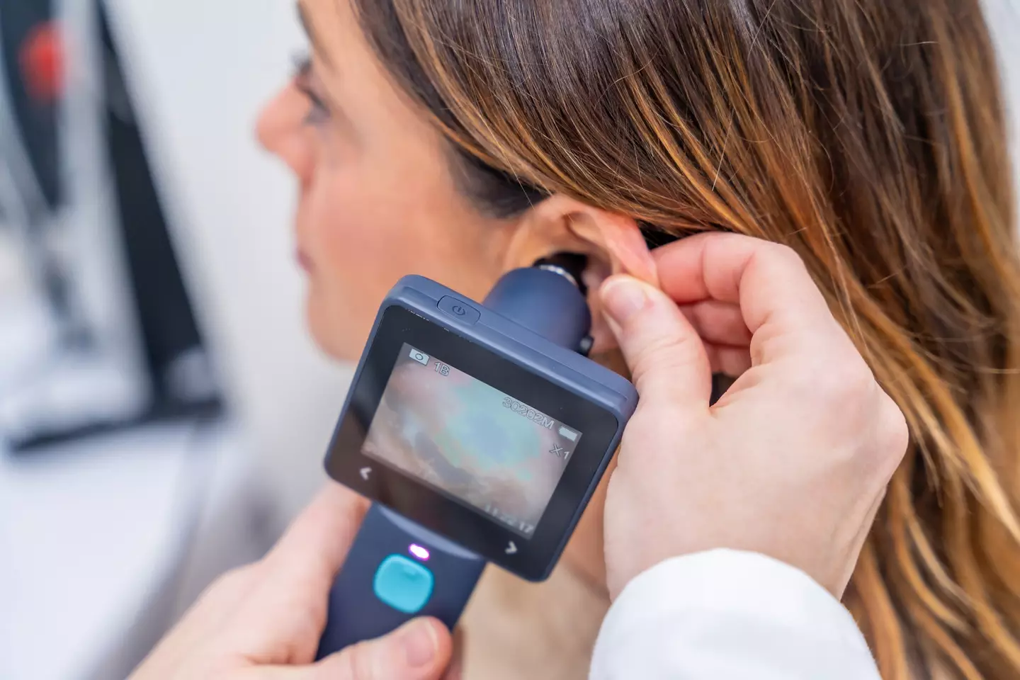 Noise canceling headphones have been linked to a brain disorder (Iparraguirre Recio/Getty Images)