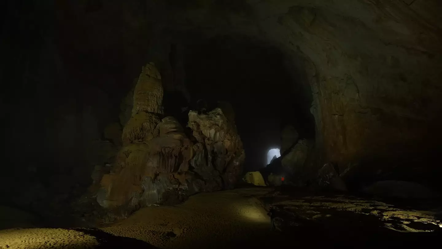 The depths inside Son Doong are up to 140 meters below the surface, and feature mind-blowing rock formations (YouTube/Ruhi Çenet)