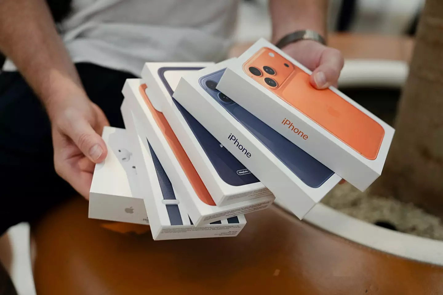 The customer had ordered an iPhone 17 (Ming Yeung/Getty Images)
