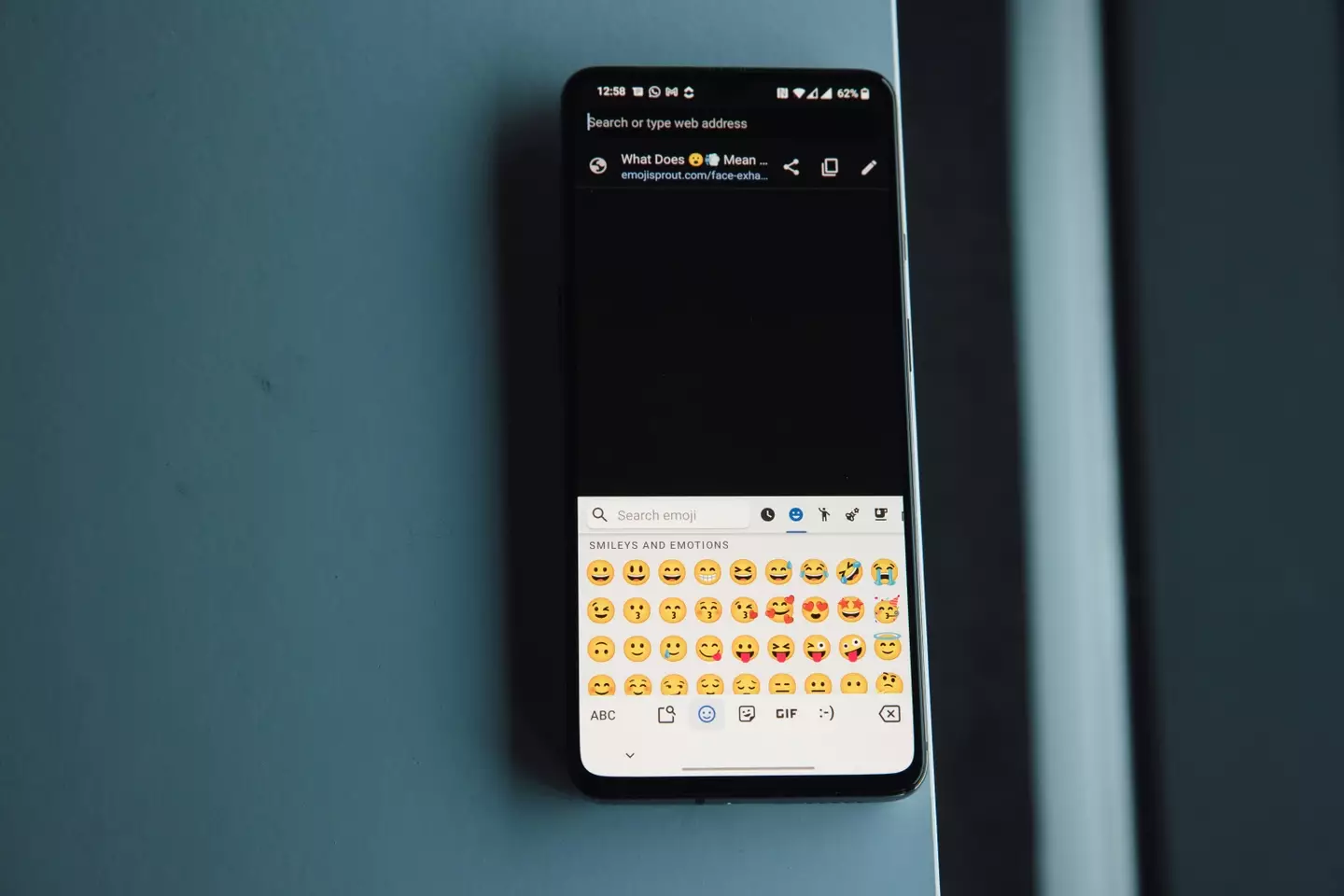 Emojisprout/Unsplash