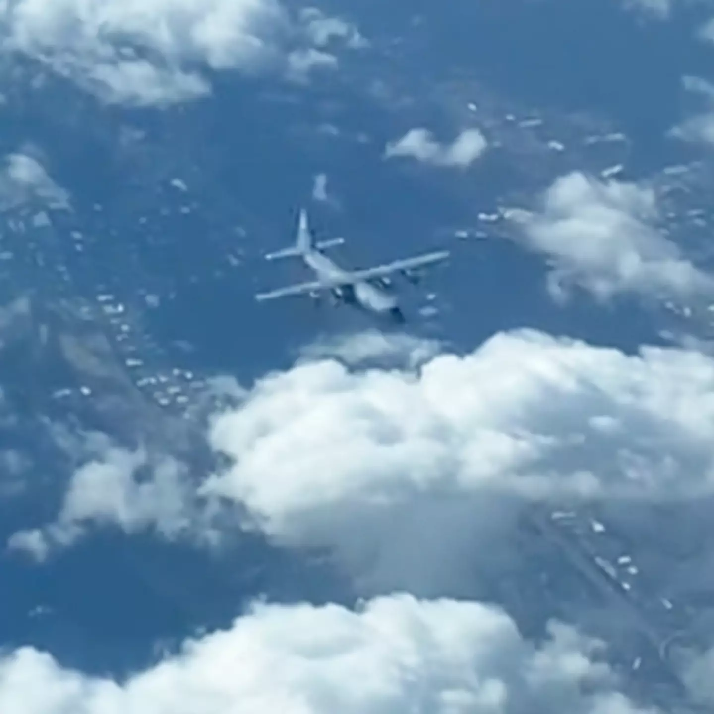 ‘Crazy’ reality of how fast planes fly is blowing people's minds after seeing video of two crossing