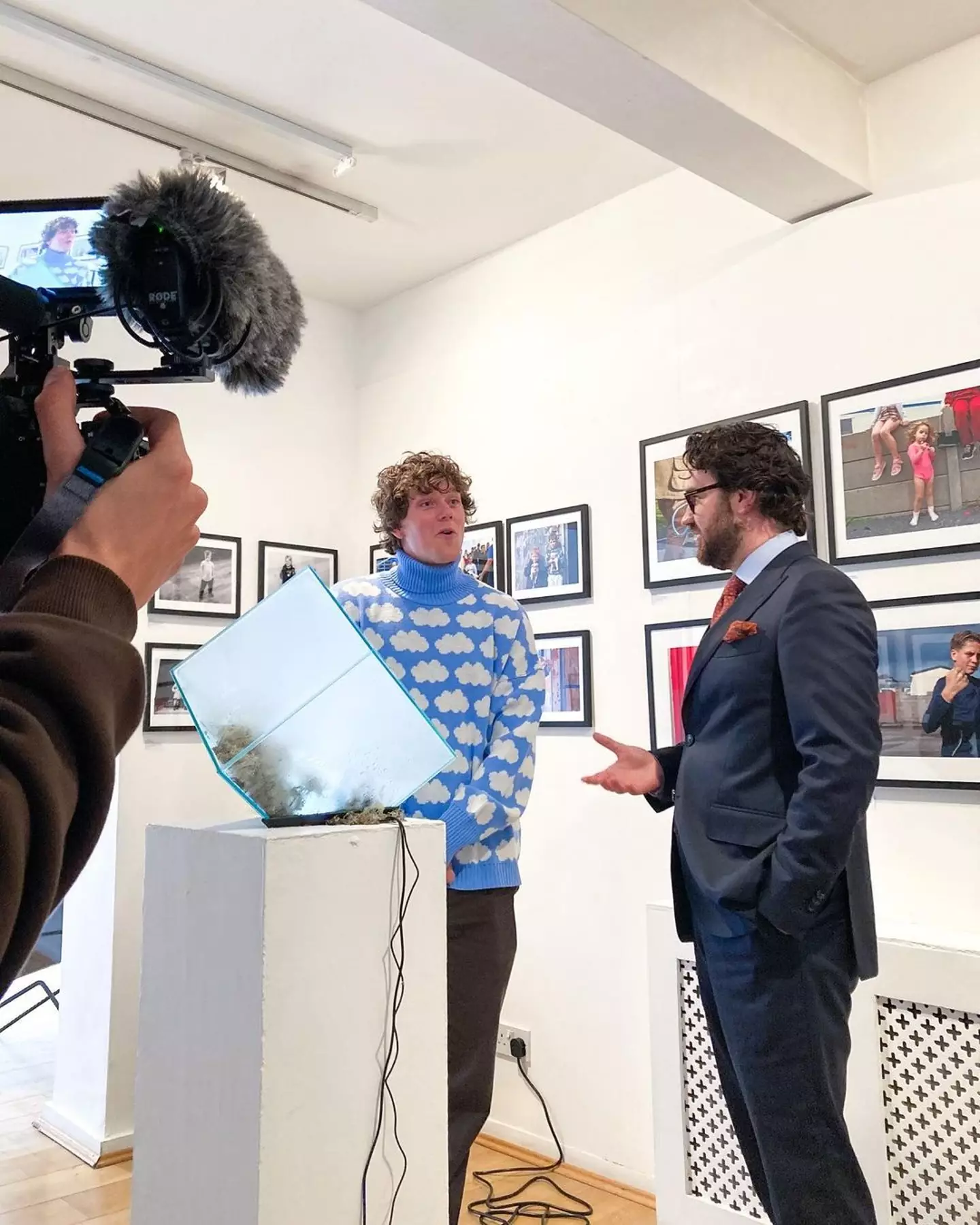 The YouTuber displayed his cloud in an art gallery (Instagram/@zacalsop)
