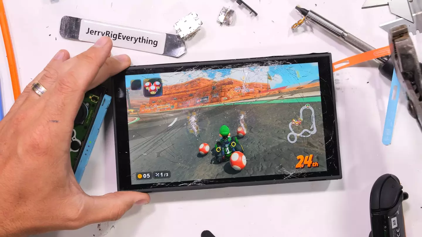 It took 50 hits in total for the screen to smash, but it still worked with no clear issues after that (YouTube/JerryRigEverything)