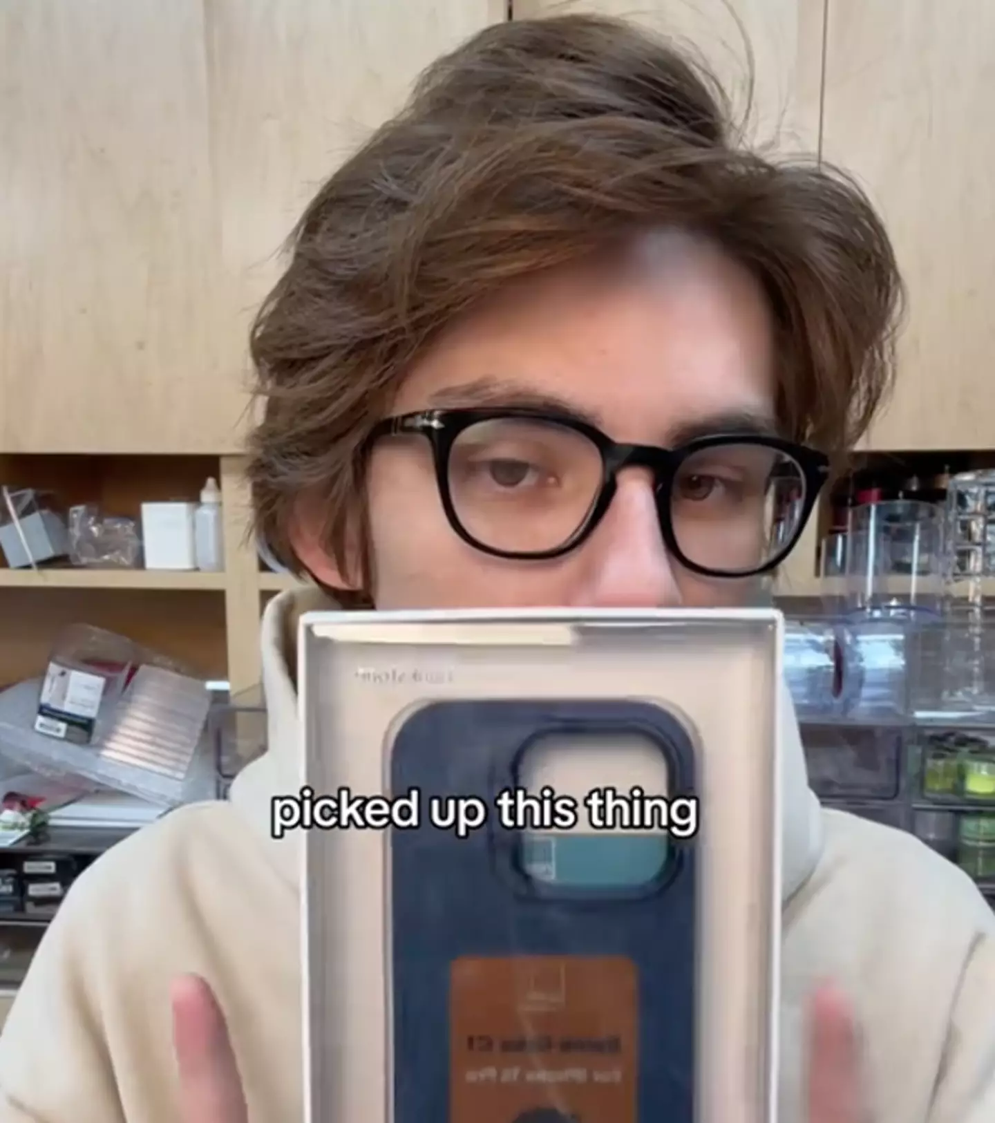 The novel case can can photos from the phone and display them on the back / hitomidocameraroll/ TikTok