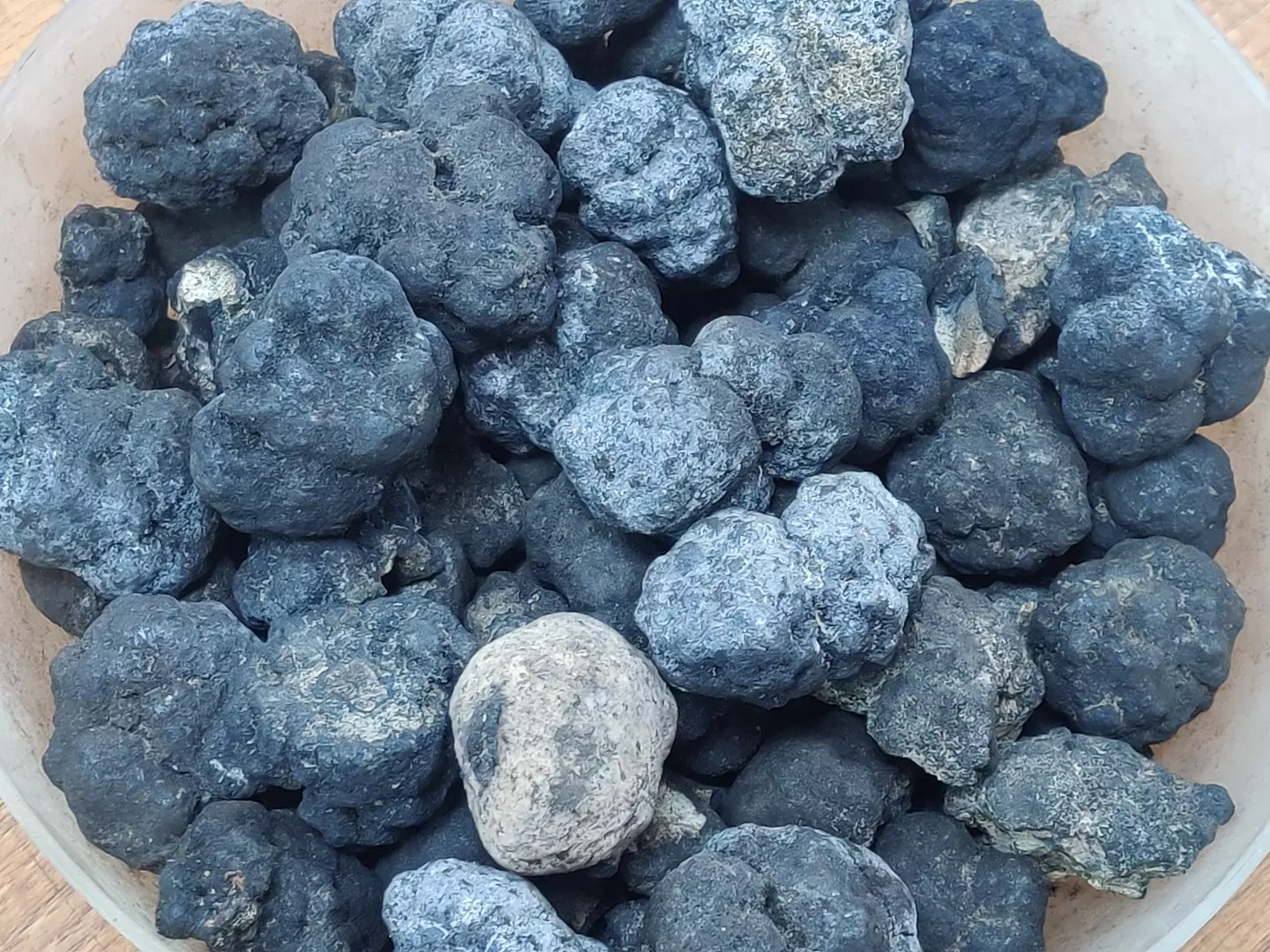 The nodules split the seawater into hydrogen and oxygen (Pallava Bagla/Corbis via Getty Images)