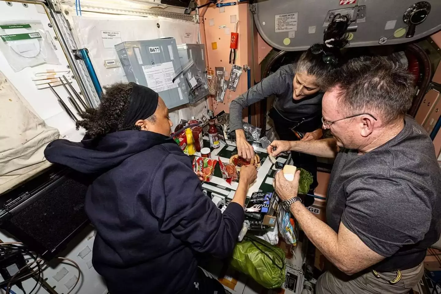 Wilmore and Williams have previously been seen eating pizza (@iss/Instagram)