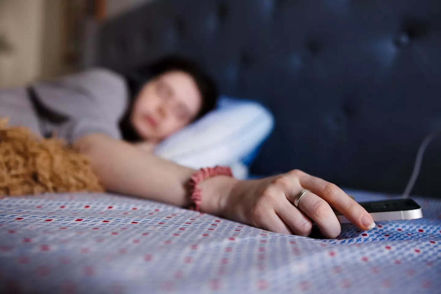 iPhone users claim they're sleeping through their alarms (Alex Potemkin / Getty)