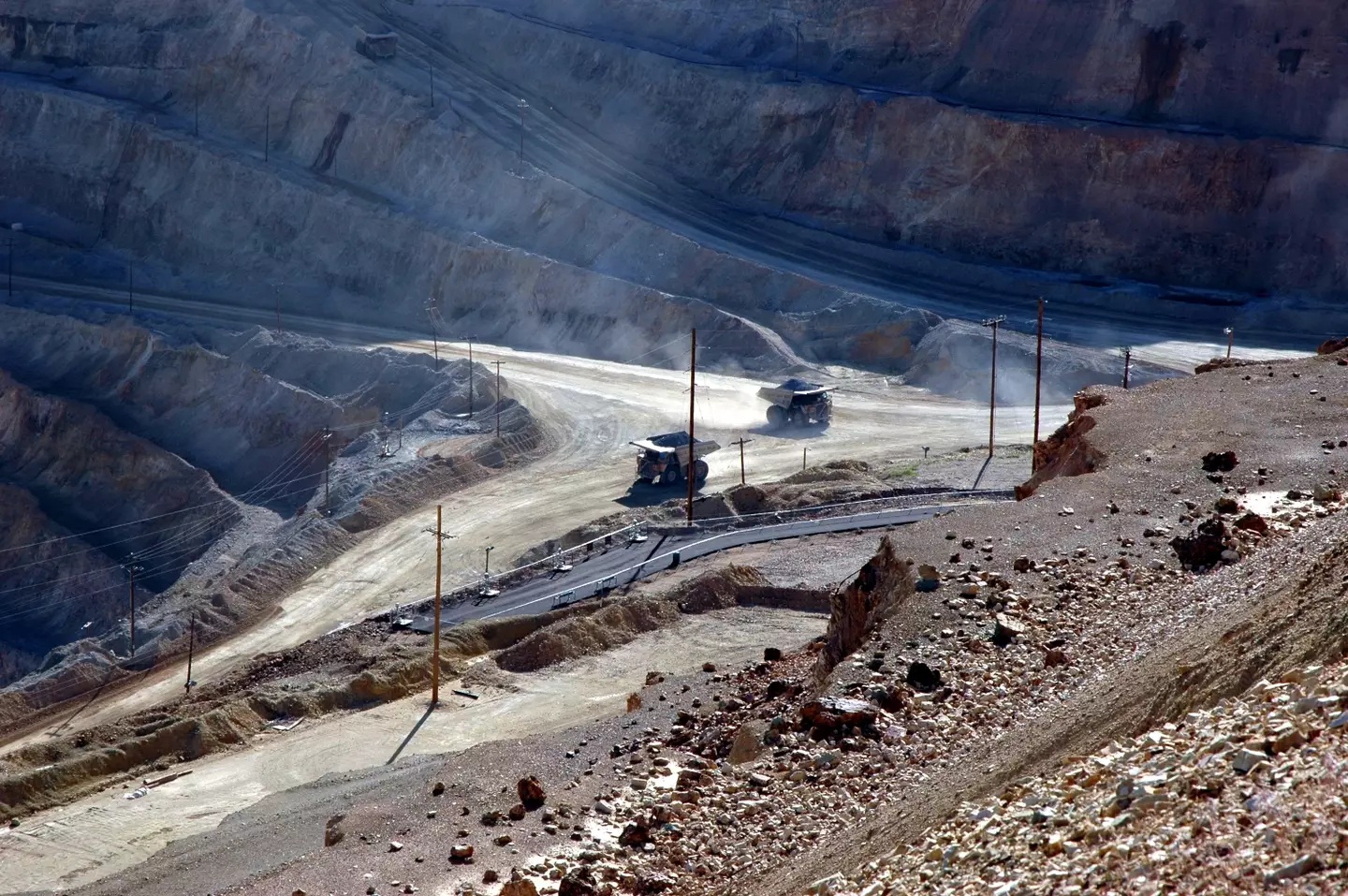 Apple has signed a $500 million deal with a US company to source rare earth magnets. (stayorgo/Getty)