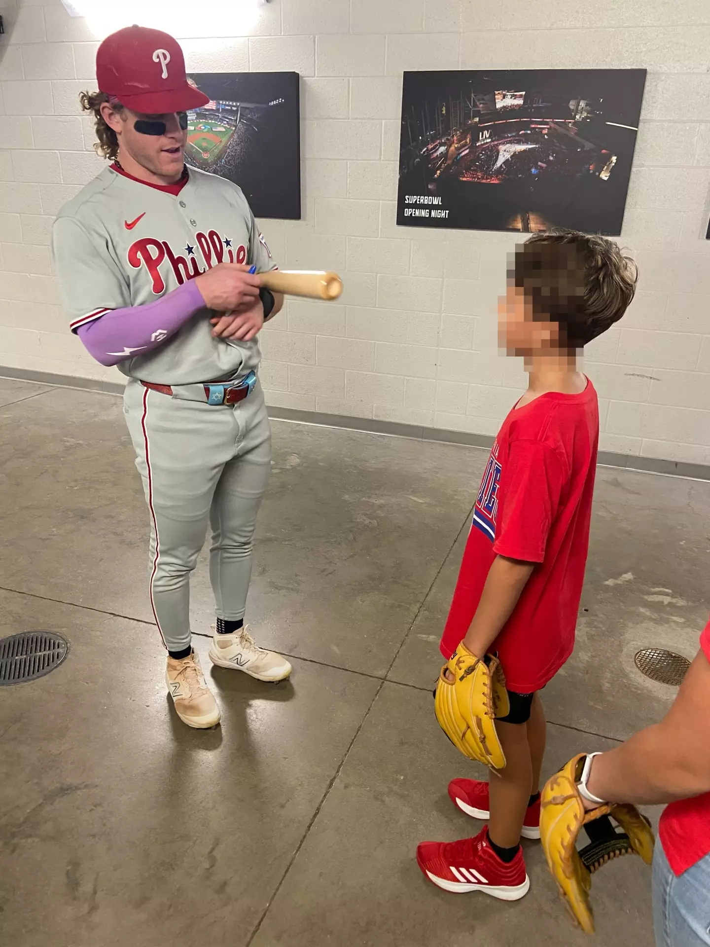 Lincoln Feltwell ended up getting a much better gift (X / Phillies)