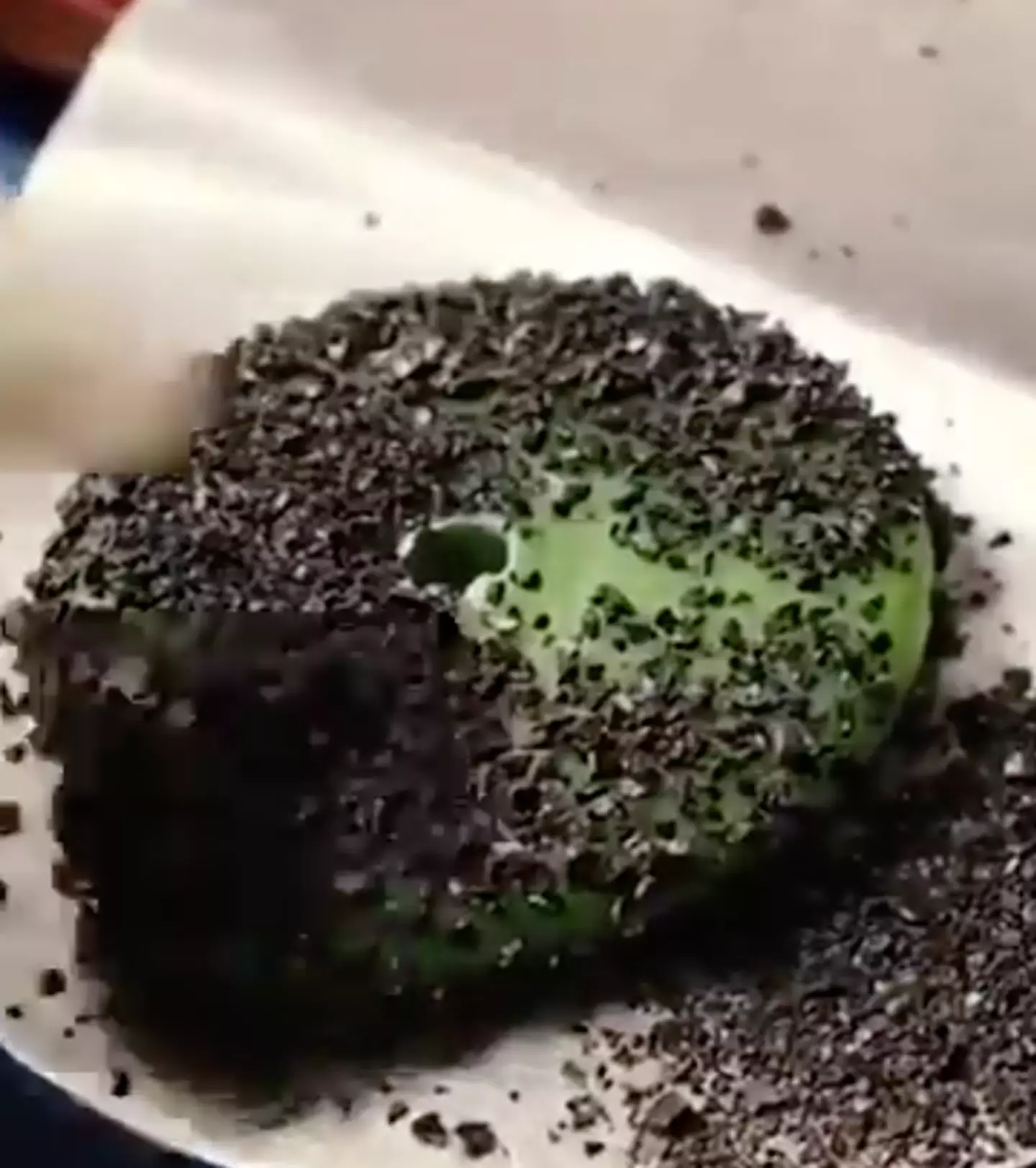 The answers lies in the vinyl 'grooves' / X/@learnsomething