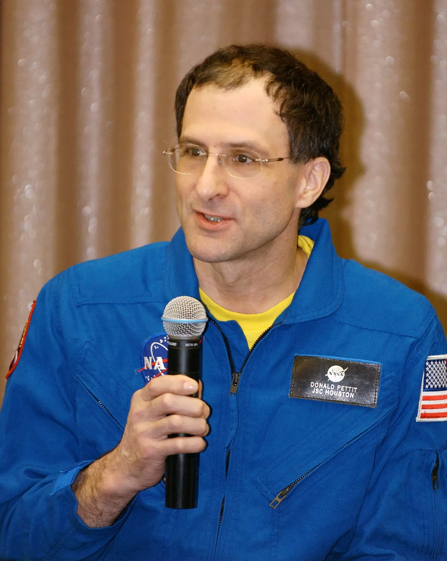 Astronaut Don Pettit has opened up about what space smells like.