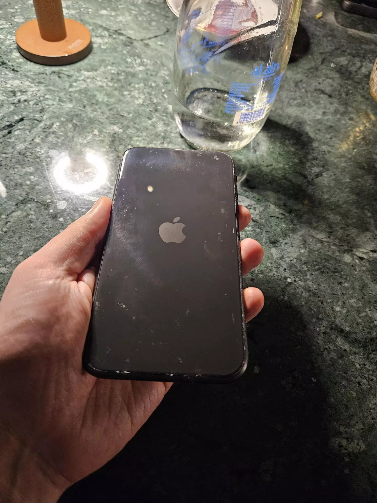 This iPhone has a lot of people baffled (Reddit/u/dopeyout)