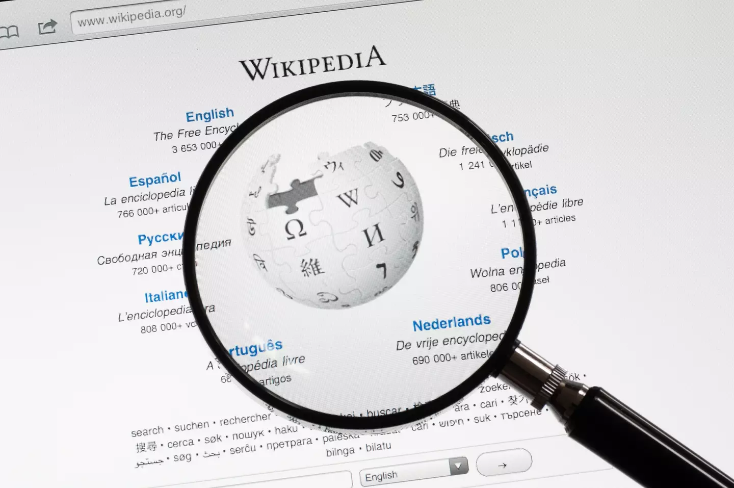 Wikipedia is experiencing a sharp decline in traffic as internet users. (zmeel/Getty)