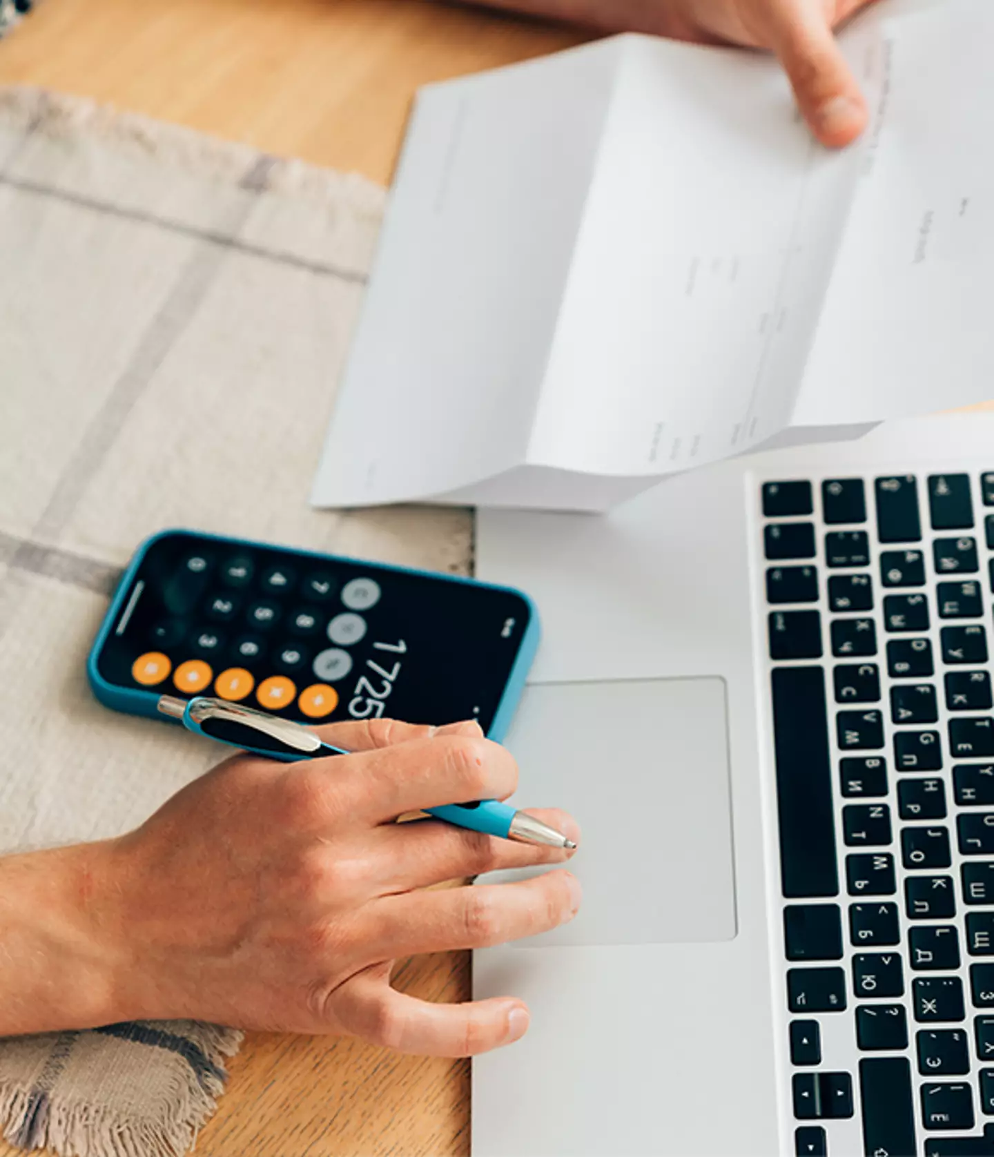 You can do calculations without opening the Calculator app / Natalia Gdovskaia / Getty