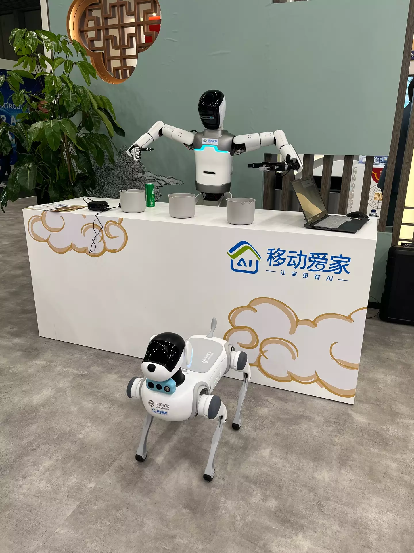 China Mobile showcased its 'home service' robots (UNILAD Tech)
