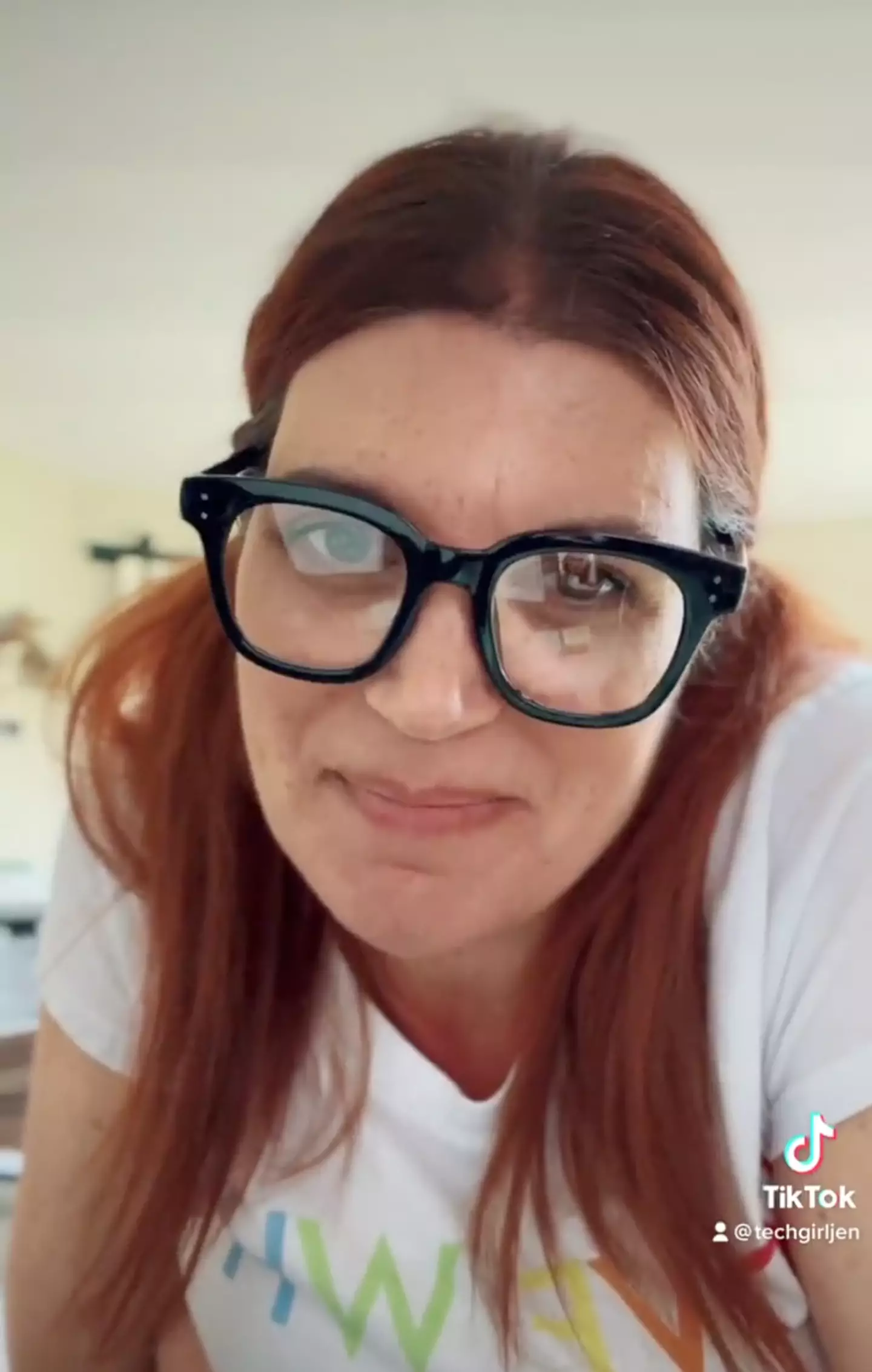 Tech expert Jen offers her insight on social media (TikTok/@techgirljen)