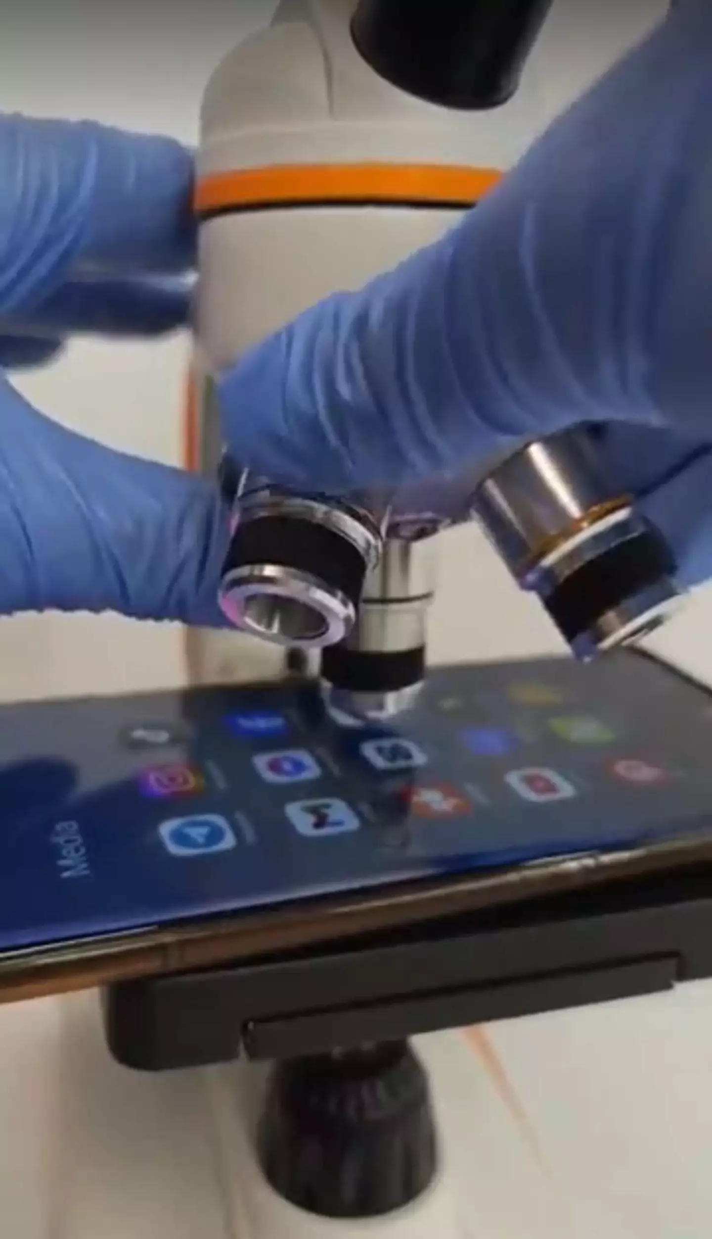 The experiment revealed just how dirty our smartphones are (Reddit)