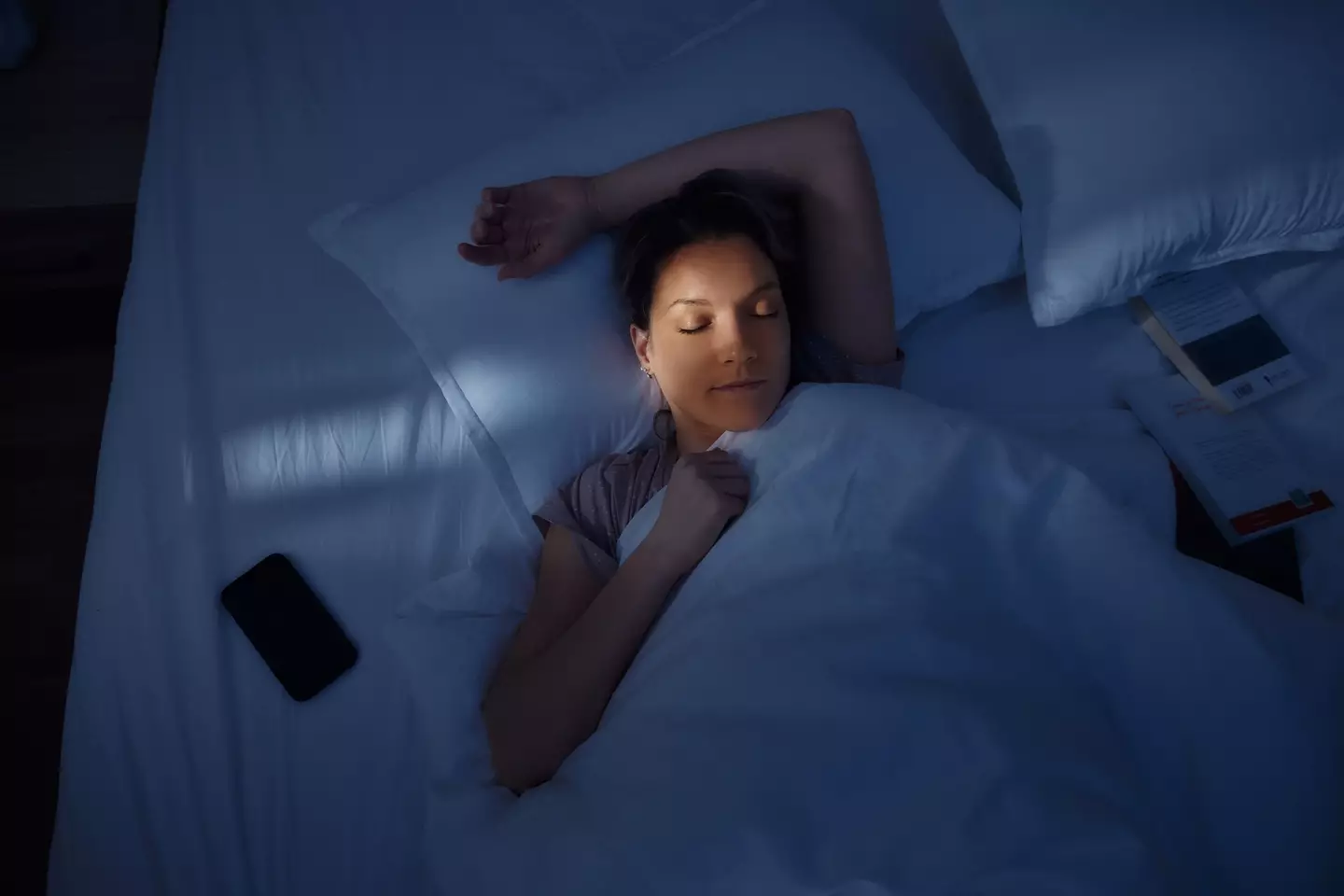 One expert warns that sleeping with a fan on at night could be disastrous (skynesher/Getty)