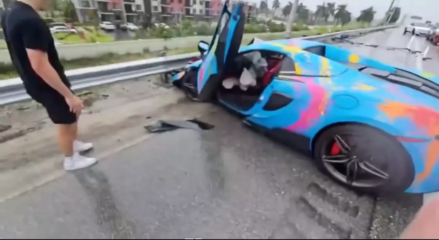Doherty crashed his extravagant McLaren while on live (KICK/jackdoherty)