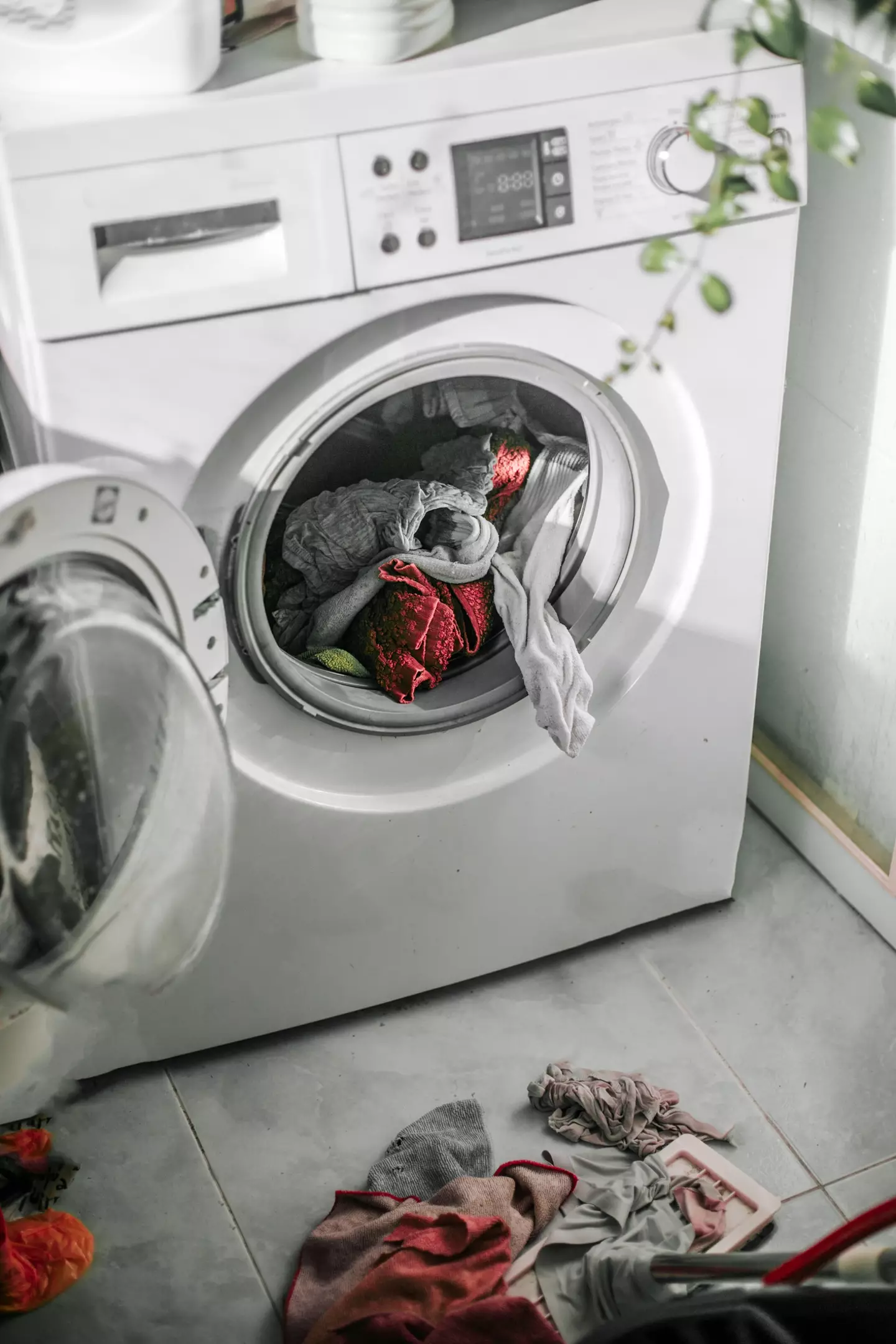 An expert has revealed what temperature you should be washing your clothes at (Carol Yepes/Getty Images)