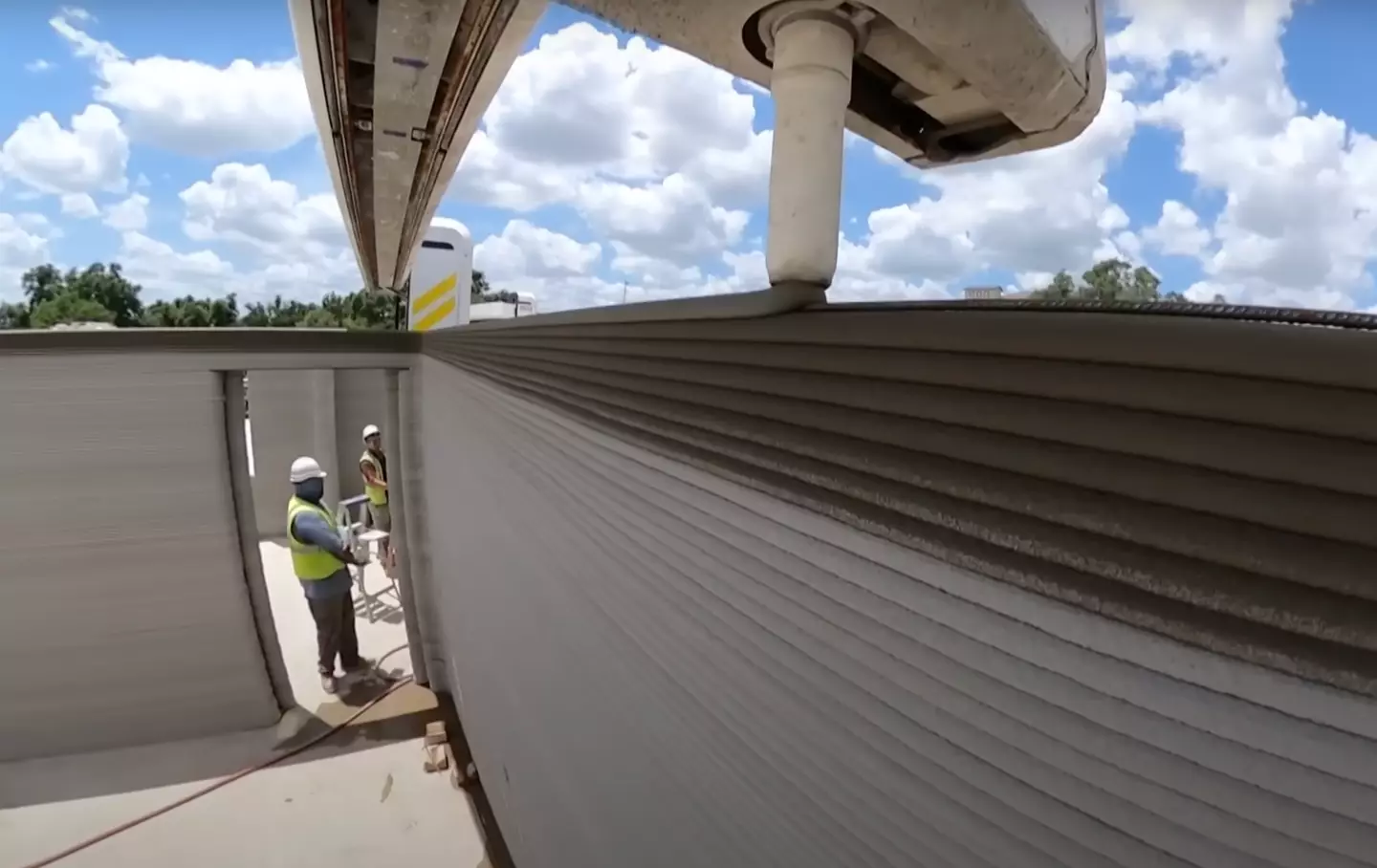 The robot takes three weeks to print a house (YouTube/@telegraph)