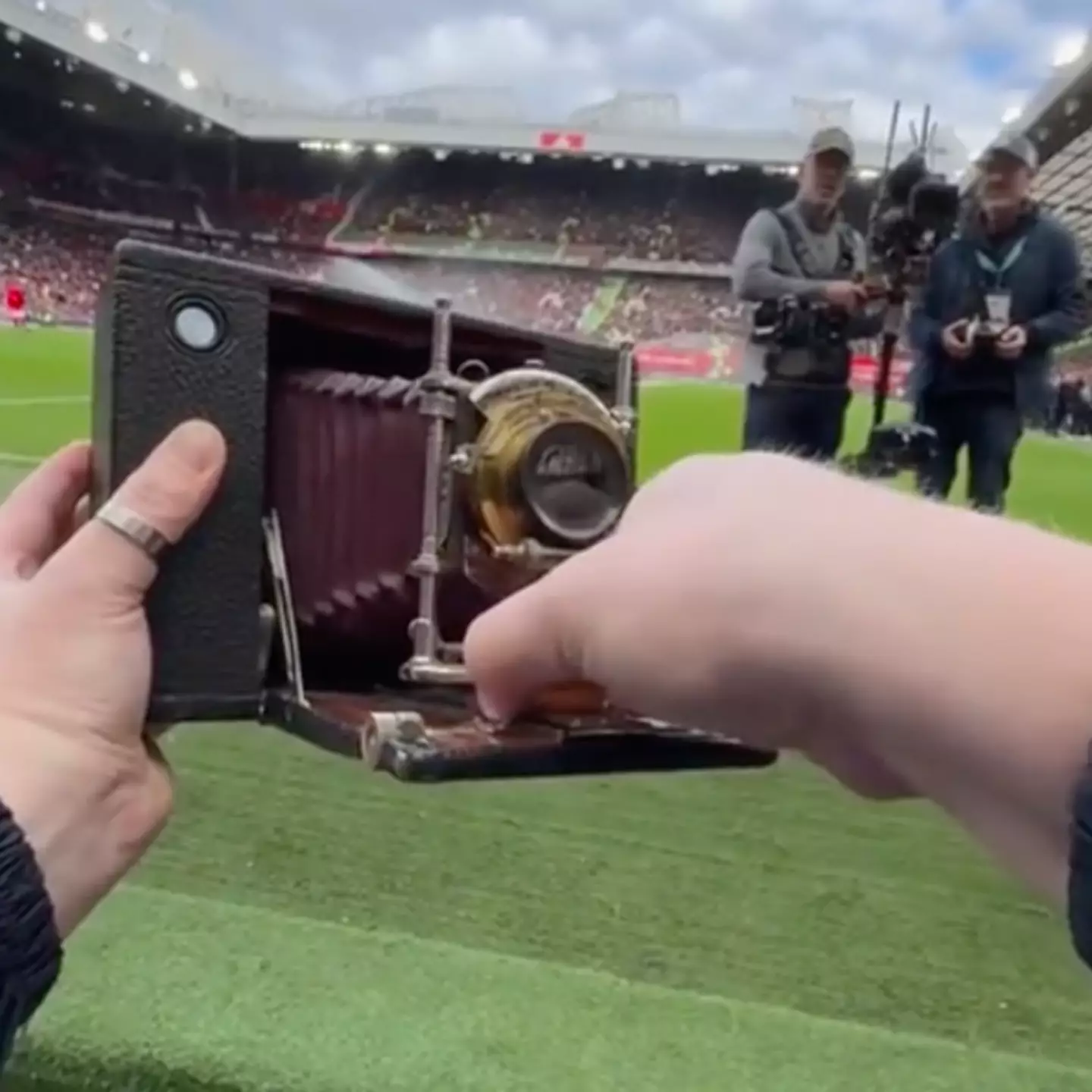 Photographer used 127 year old camera to capture football match and people can’t believe how the photos turned out