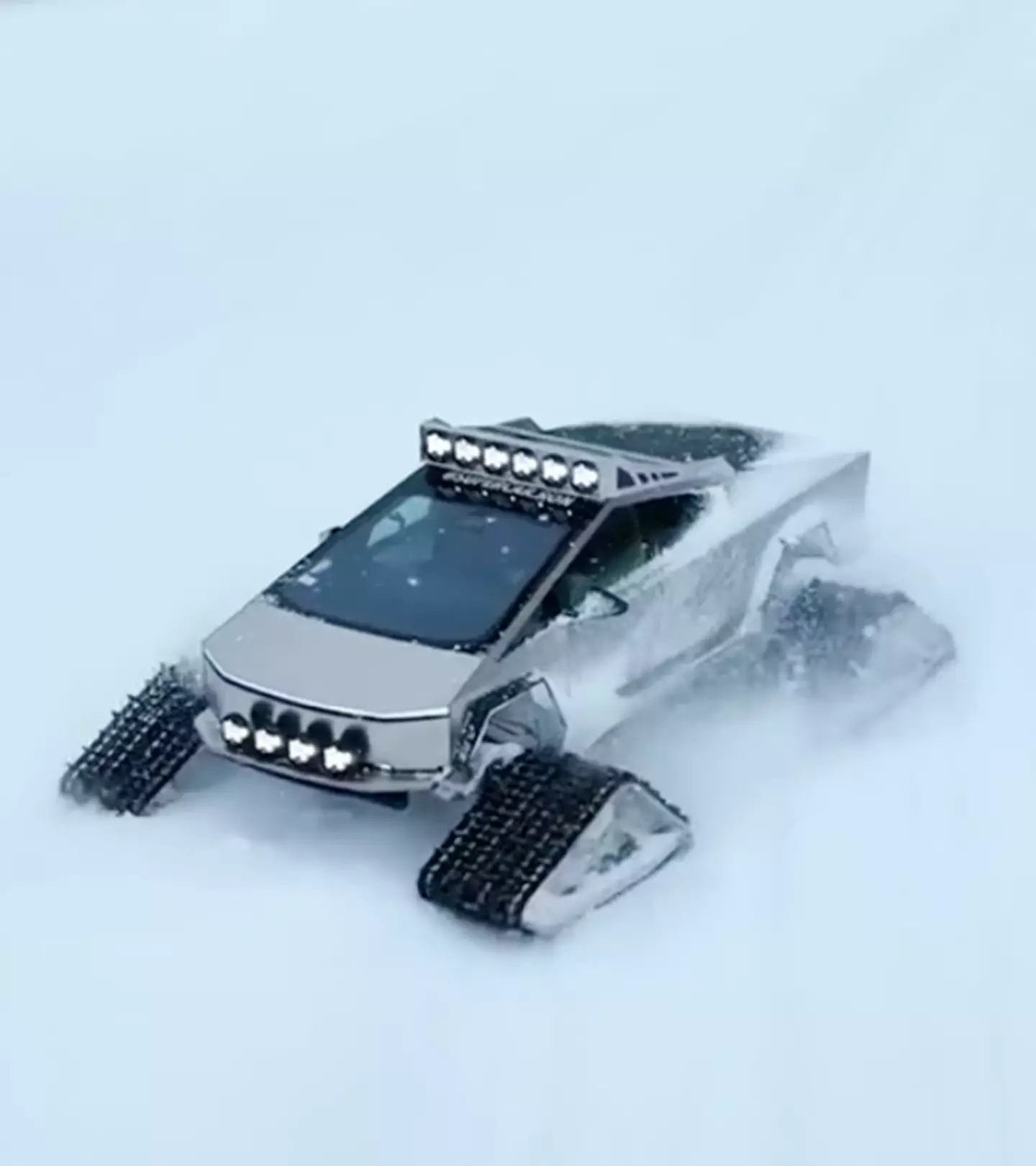 An owner of the Cybertruck modified the vehicle to make it look like a tank / supercar_ron/TikTok