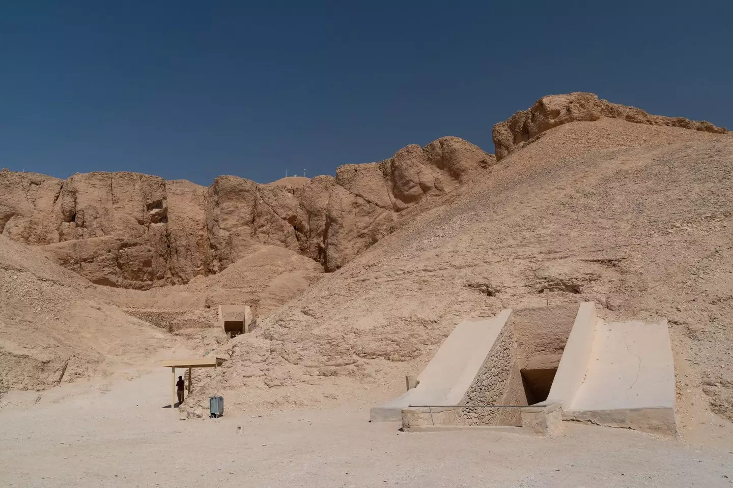 Archaeologists discovered a hidden underground city beneath Egypt’s most iconic landmarks. (Image by Ramesh Thadani/Getty)