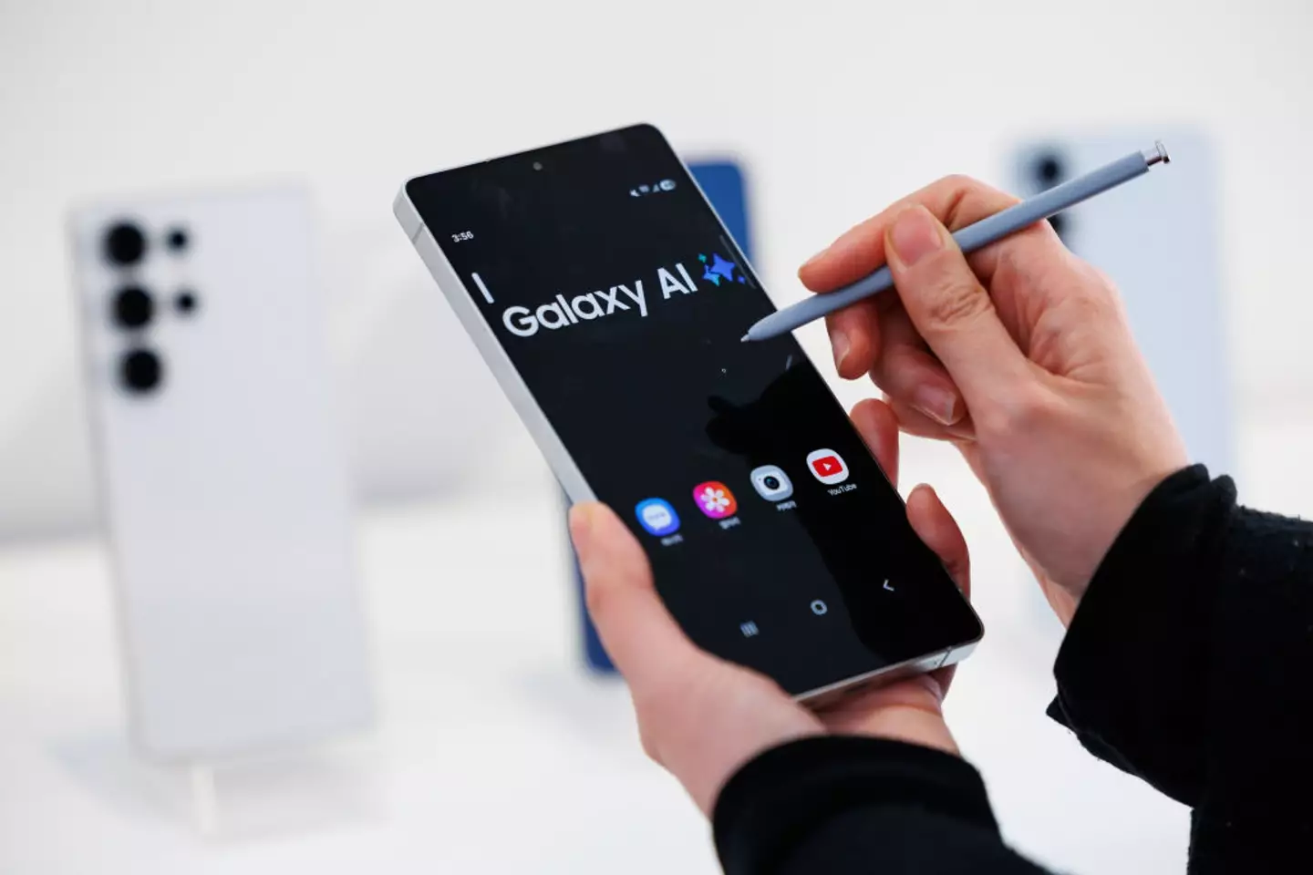 The image can be found on any Samsung Galaxy (SeongJoon Cho/Bloomberg via Getty Images)