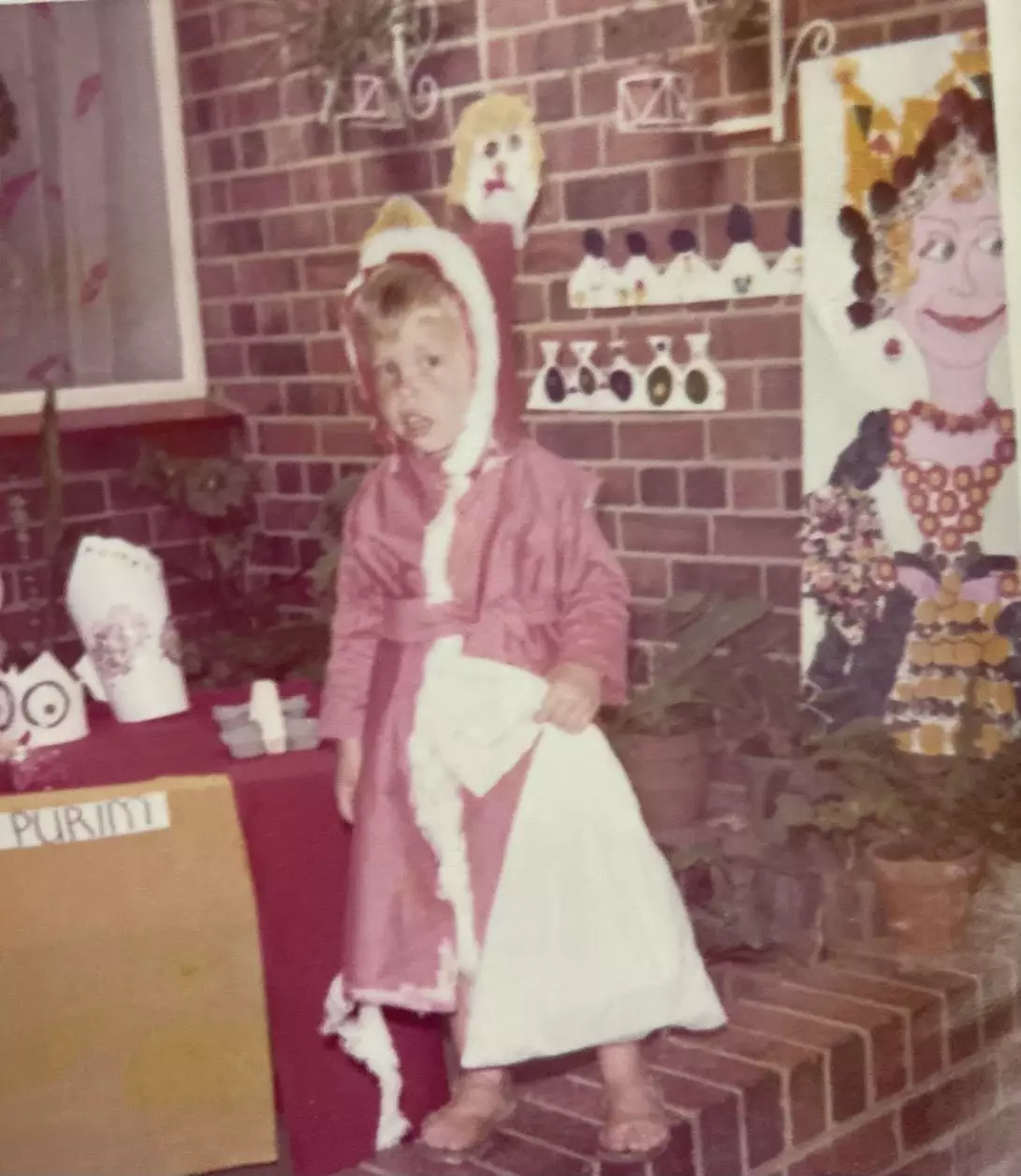 Eagled-eyed viewers noticed something strange in the background of this pic (Twitter)