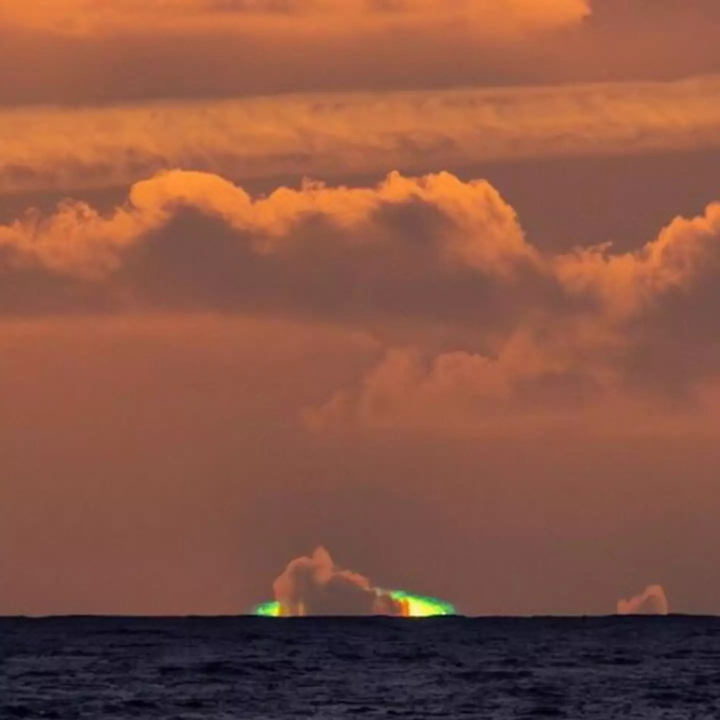 Man captures photograph of the Sun flashing green in incredibly rare optical illusion