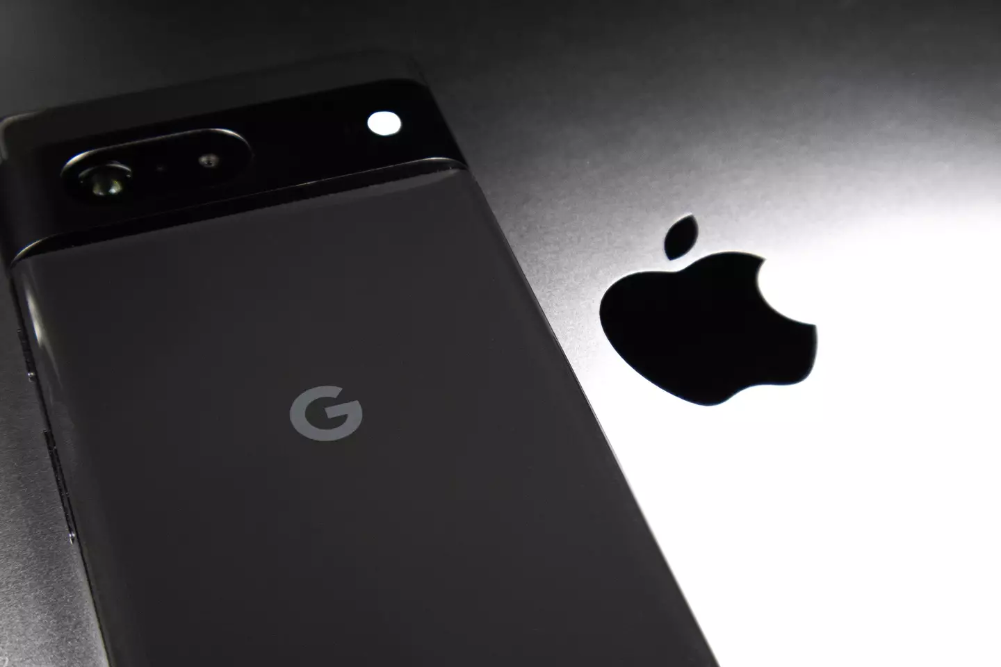 Google's new Pixel is not-so-subtly throwing shade at Apple for replicating its ideas. (Vadym Plysiuk / Getty)