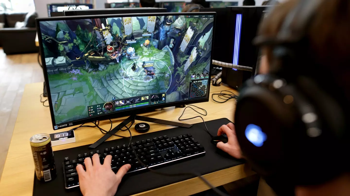 Gamer Builds PC That Fires 'Bullets' When He Gets Shot, Games Are Officially Too Immersive