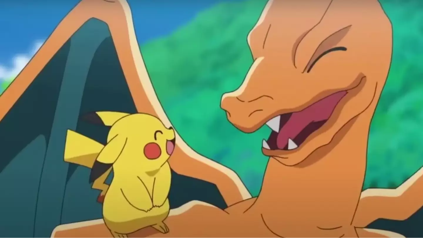 Pokémon TCG veteran surprises young player with binder full of rare cards