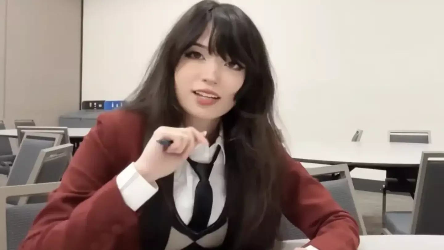 Why Emiru Wont Return To TwitchCon, Random Fan Kisses Her Without Permission