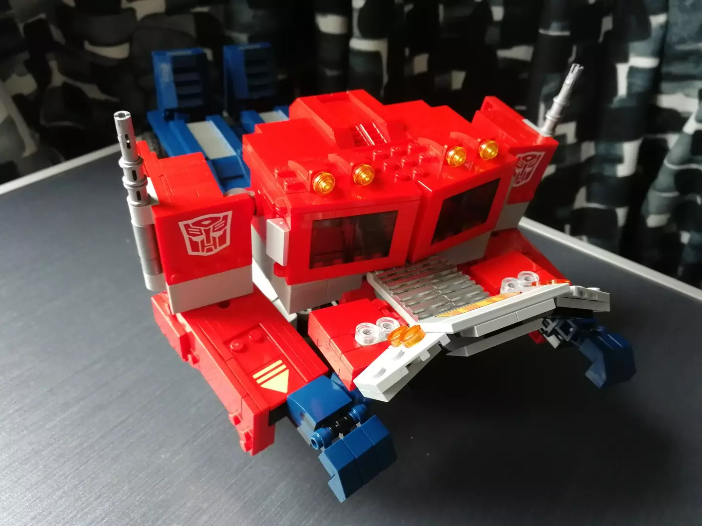 Once you've got Prime's legs in place, the rest just folds in