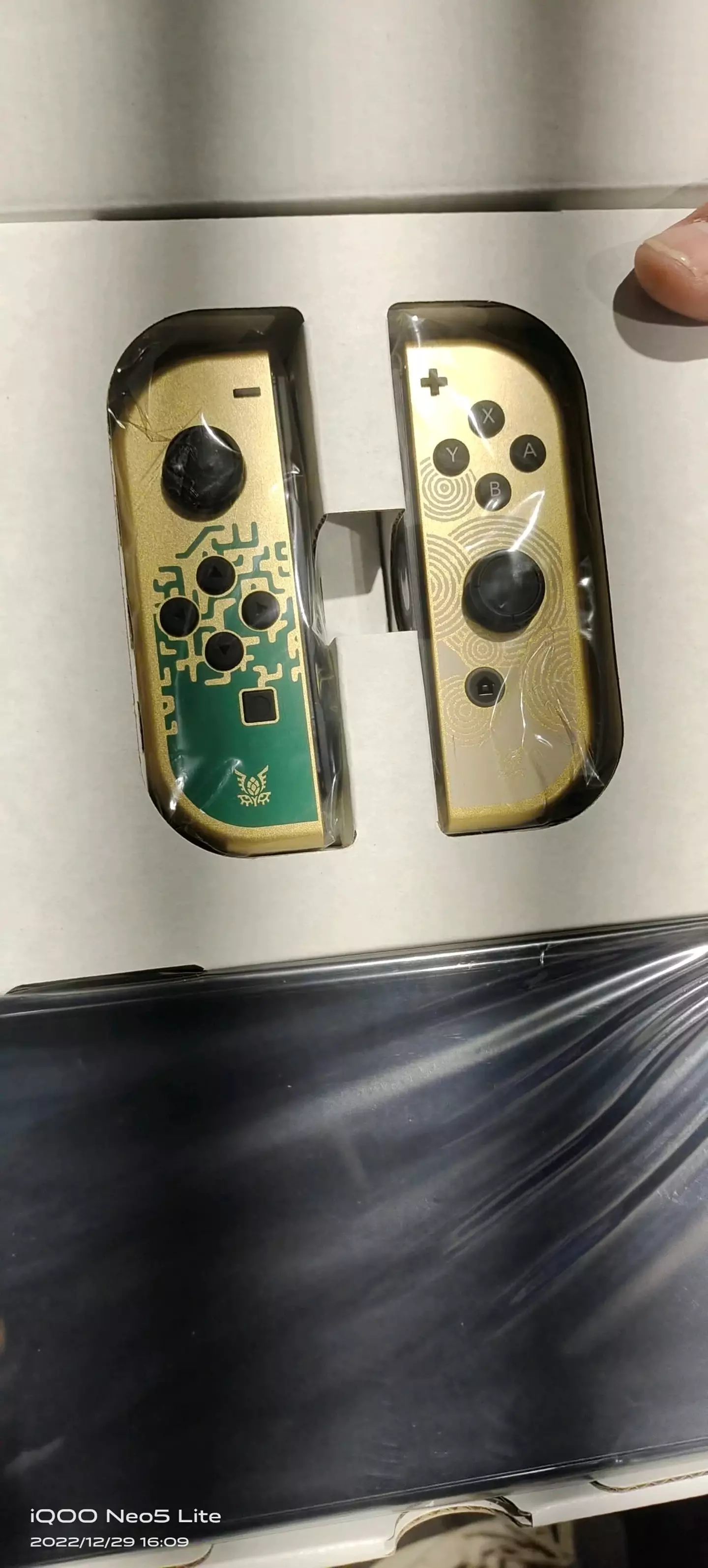 The supposed new Tears of the Kingdom Switch model /