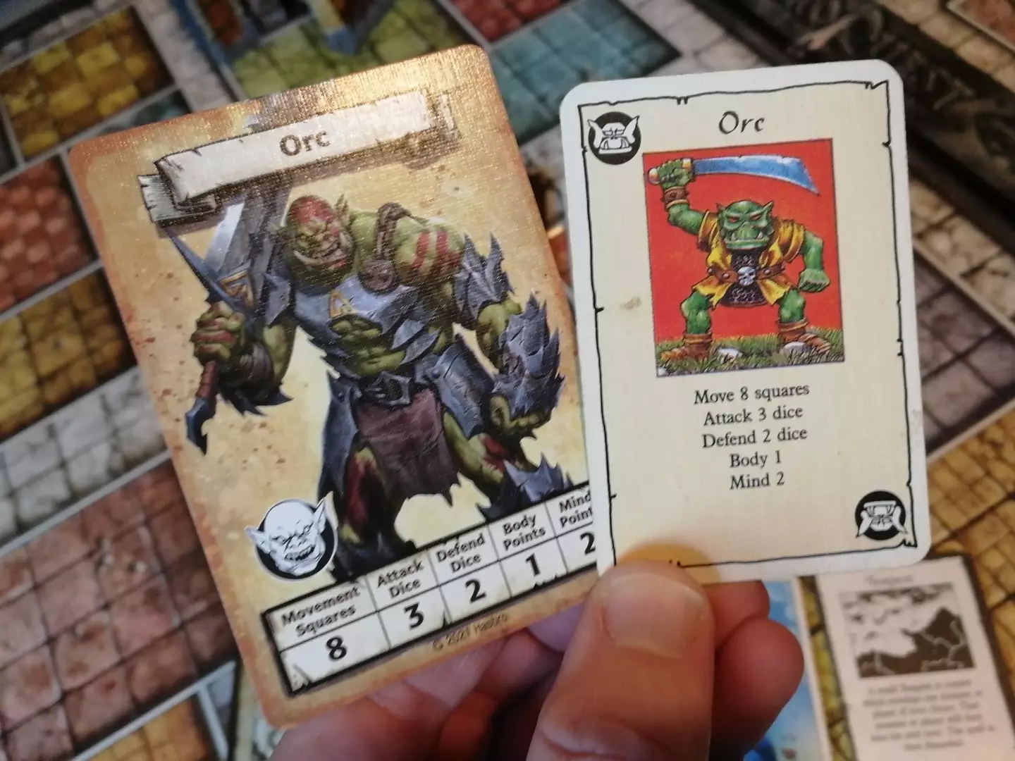 The cards are bigger and stronger in the new HeroQuest (new version, on the left) /