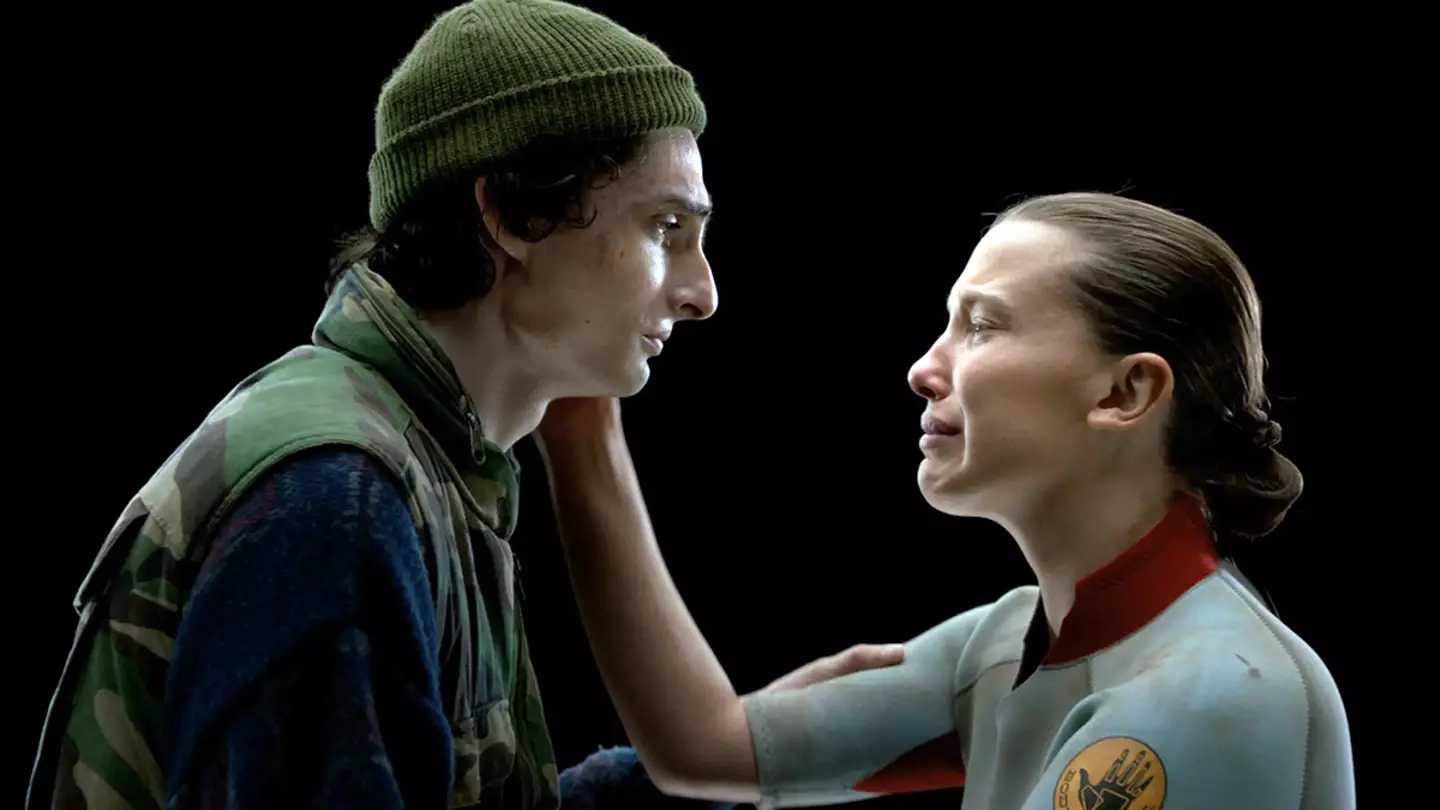 Mike and Eleven in Stranger Things