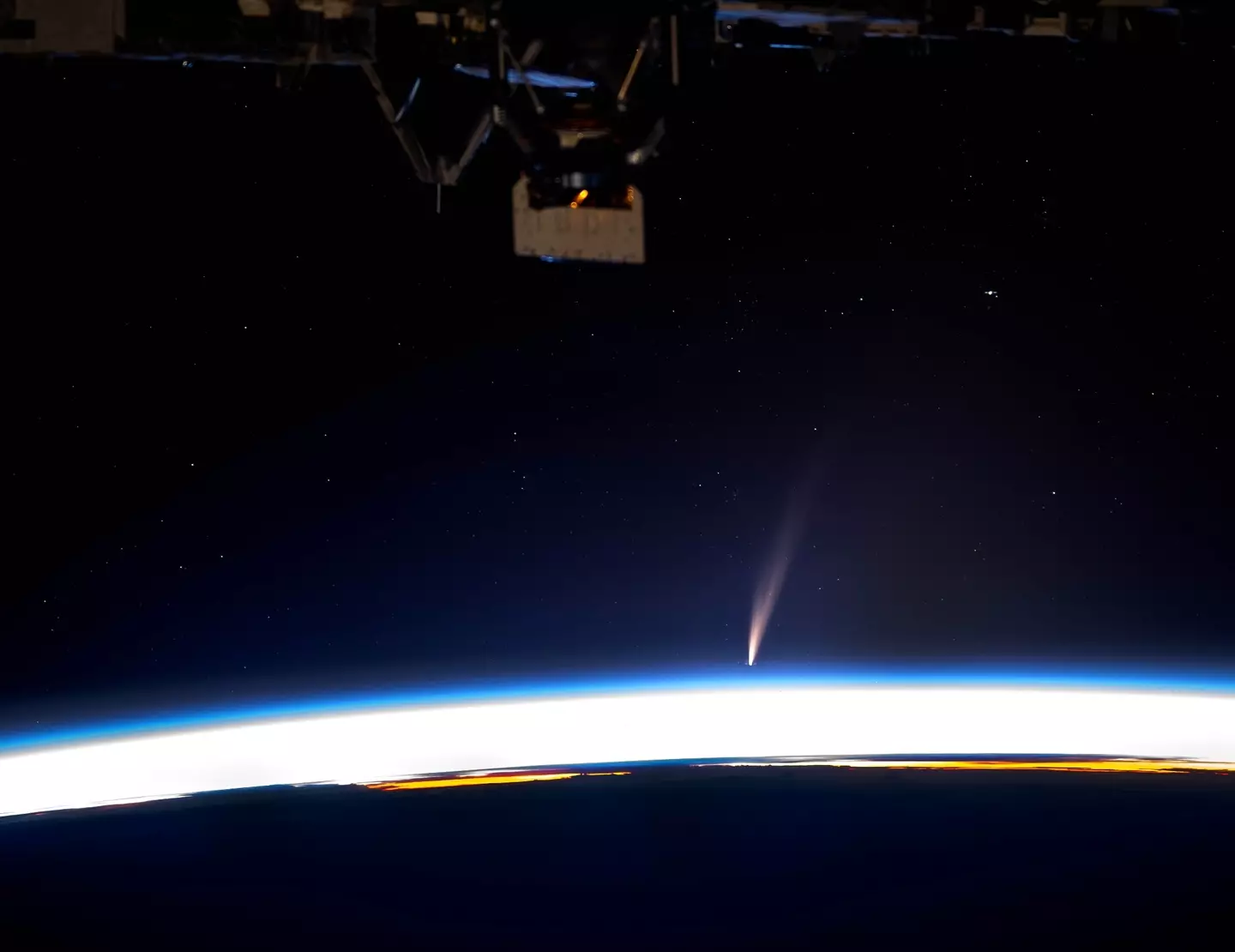 A stunning image of the G3 Atlas comet captured by NASA astronaut Donald Petit (NASA / Donald Petit)