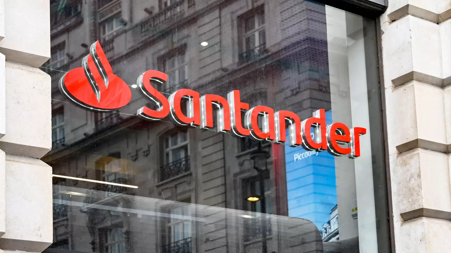 Santander Accidentally Pays Out £130 Million On Christmas Day