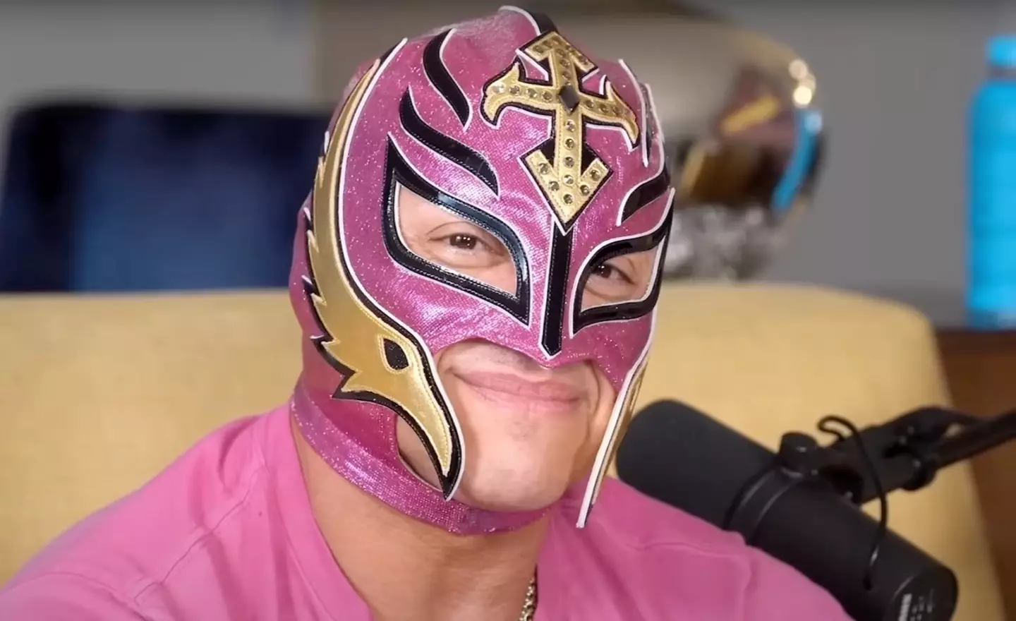Rey Mysterio has revealed the truth behind the Jennifer Aniston dating rumours.
