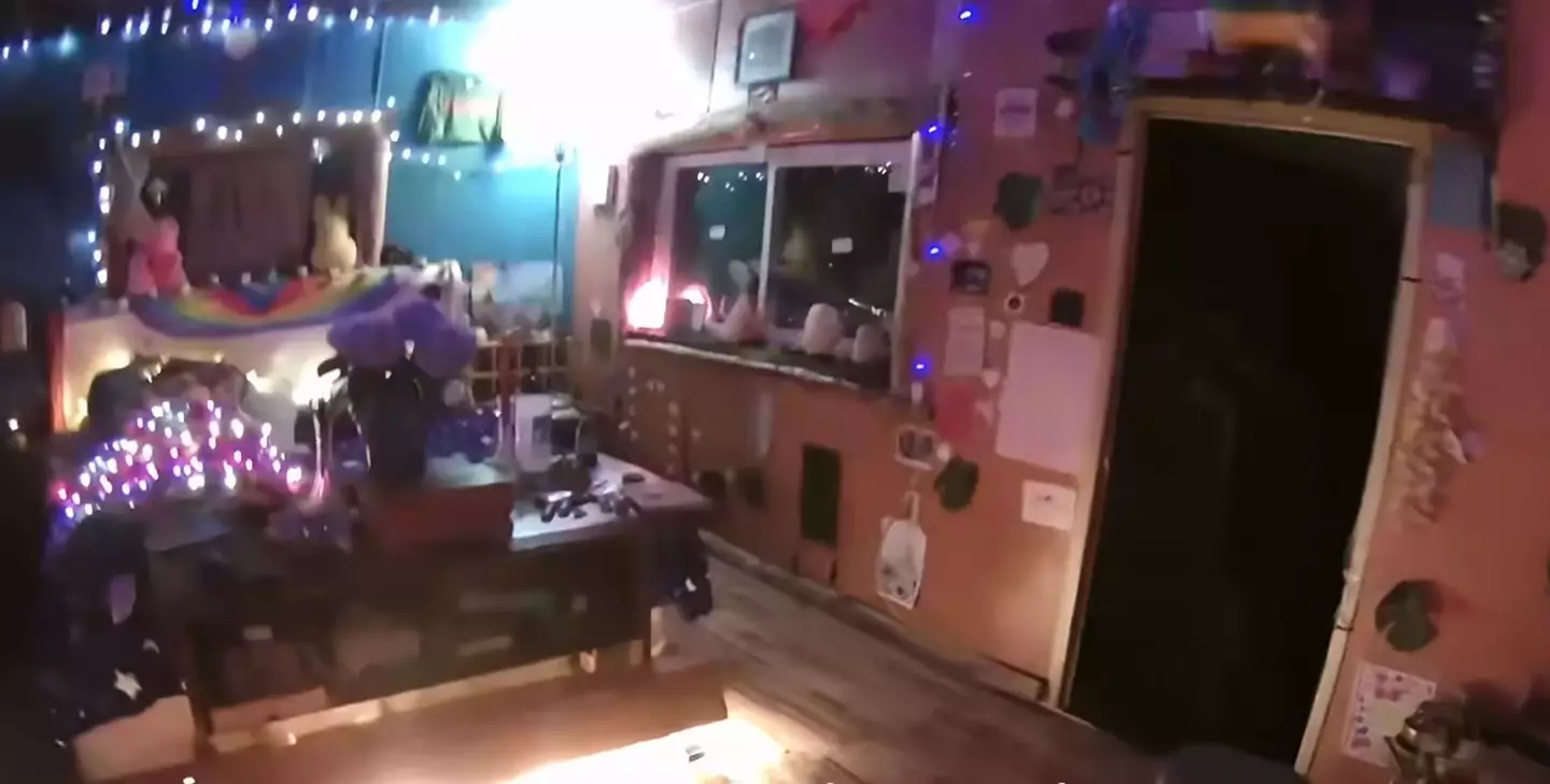 Her mummified body was eventually found in a sleeping bag wrapped in Christmas lights by police (HBO)