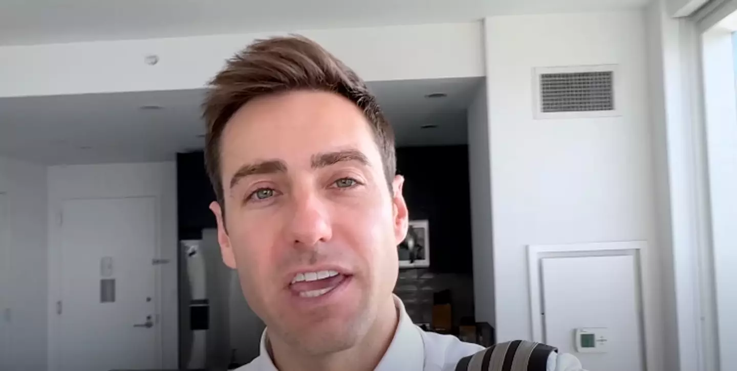 Pilot Garrett Ray opened up about the amount he makes flying out of New York’s airports (YouTube/flywithgarrett)