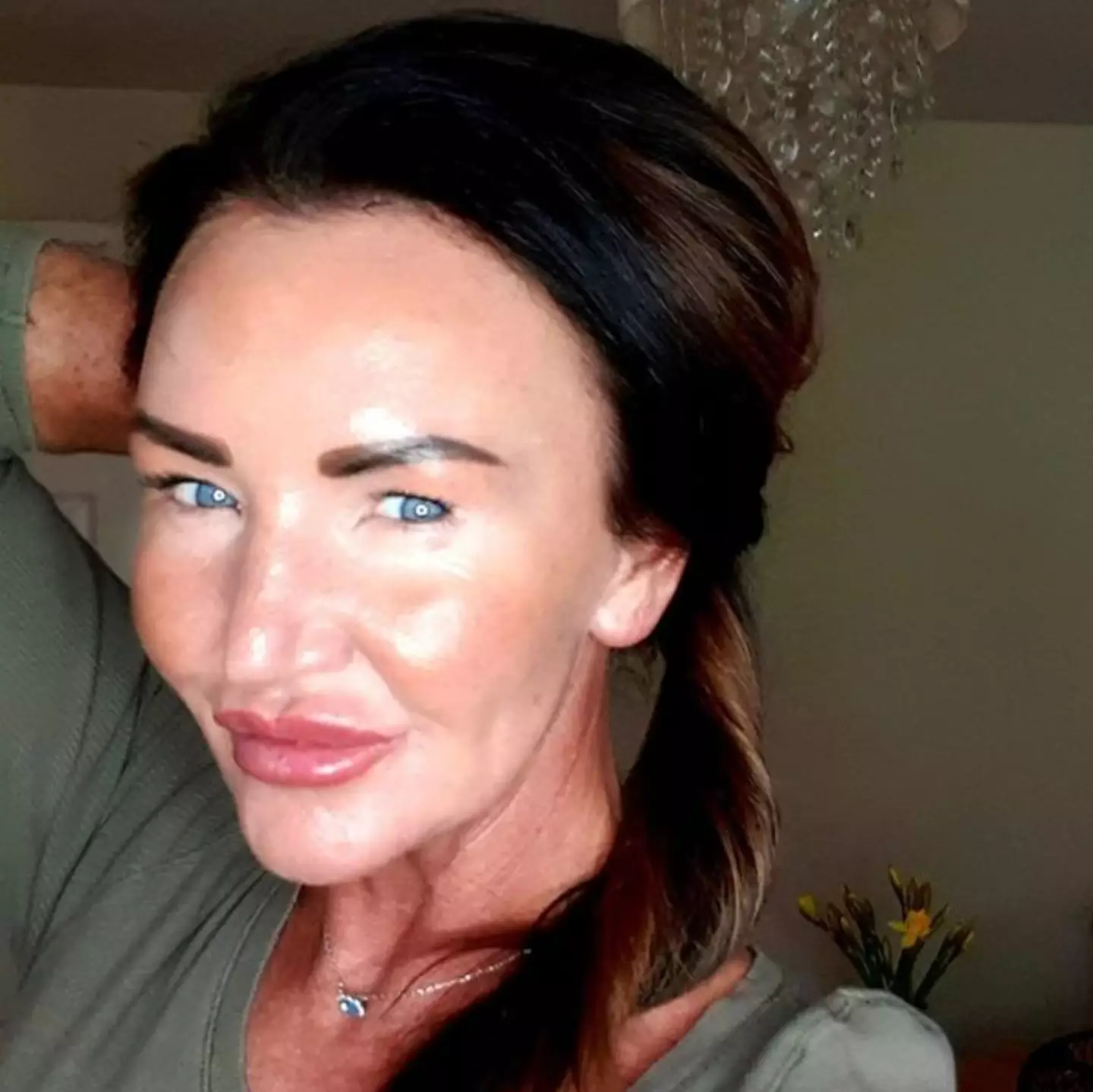 The long vegetable fan was shocked that she couldn't buy 100 cucumbers.