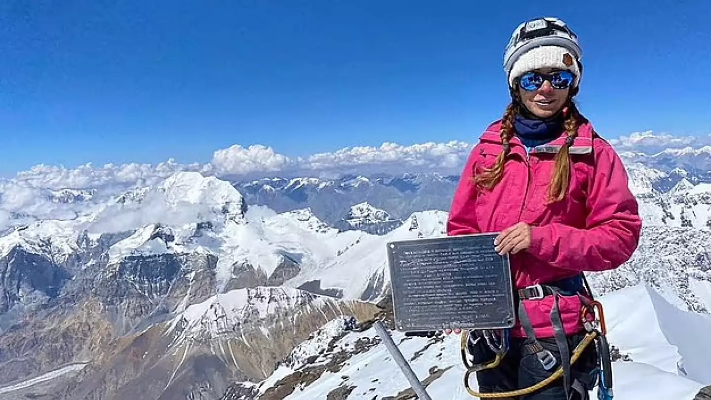 Rescuers abandoned efforts to save woman with broken leg stuck 22,000ft up mountain for at least 10 days