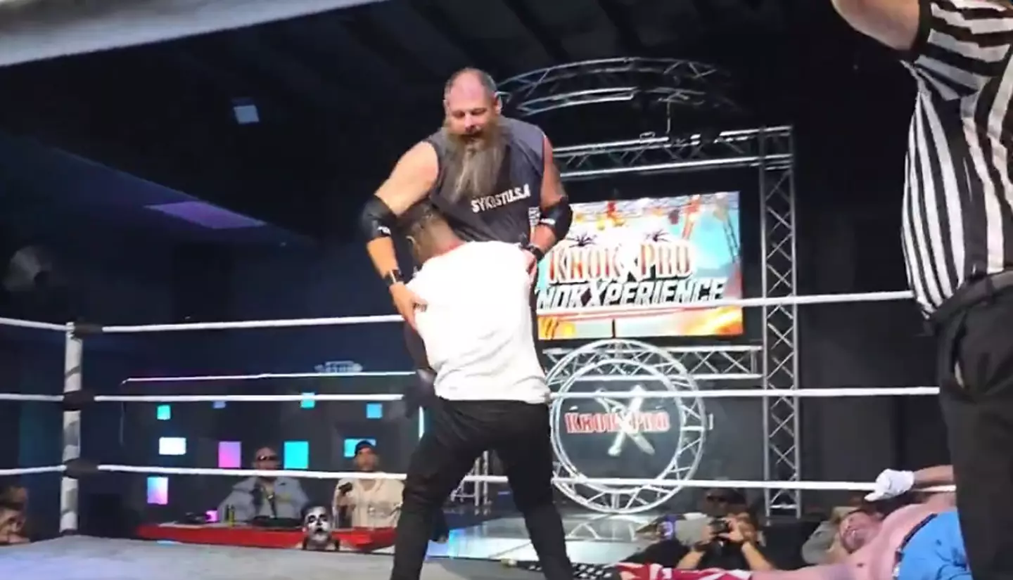 Raja lifted Smith up before throwing him to the ground (X)