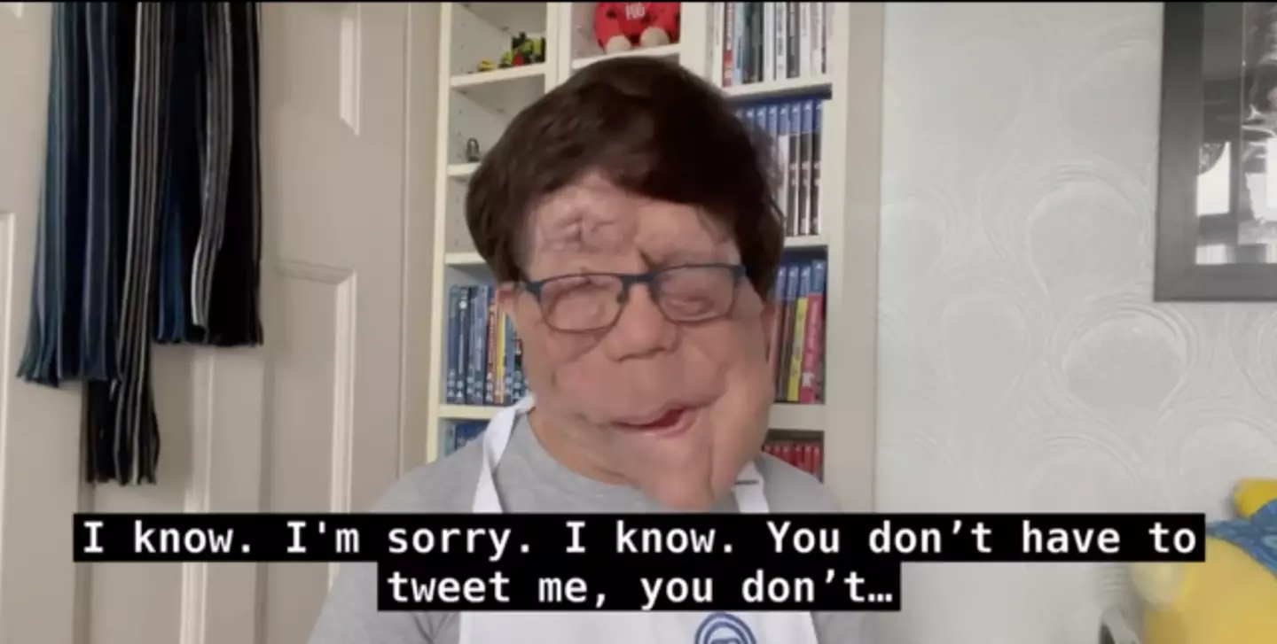 Pearson issued the apology after being eliminated.