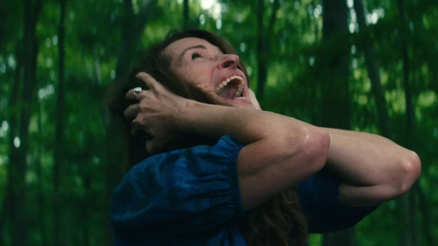 Her character Amanda faces a chaotic fight for survival in Leave the World Behind.