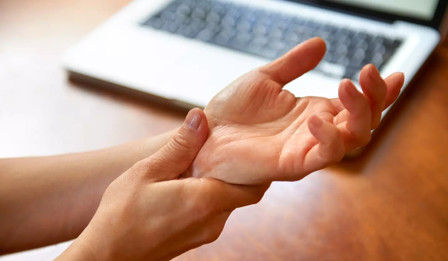 Cracking your knuckles won't destroy your joints, but you should pay attention to them. (Getty Stock Photo)